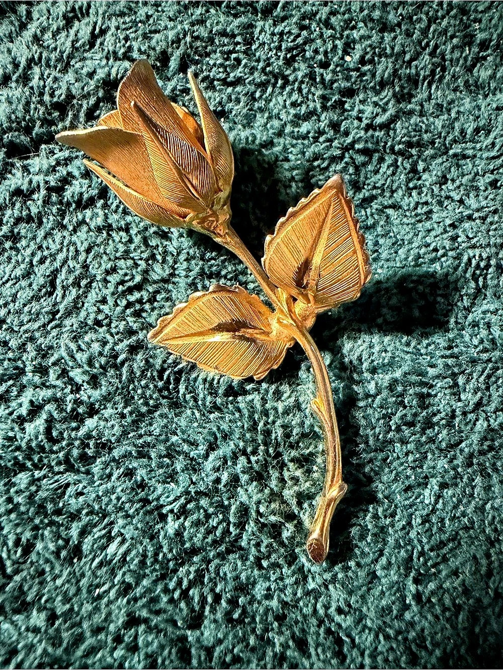 Gold-Tone Leaf Brooch Like New